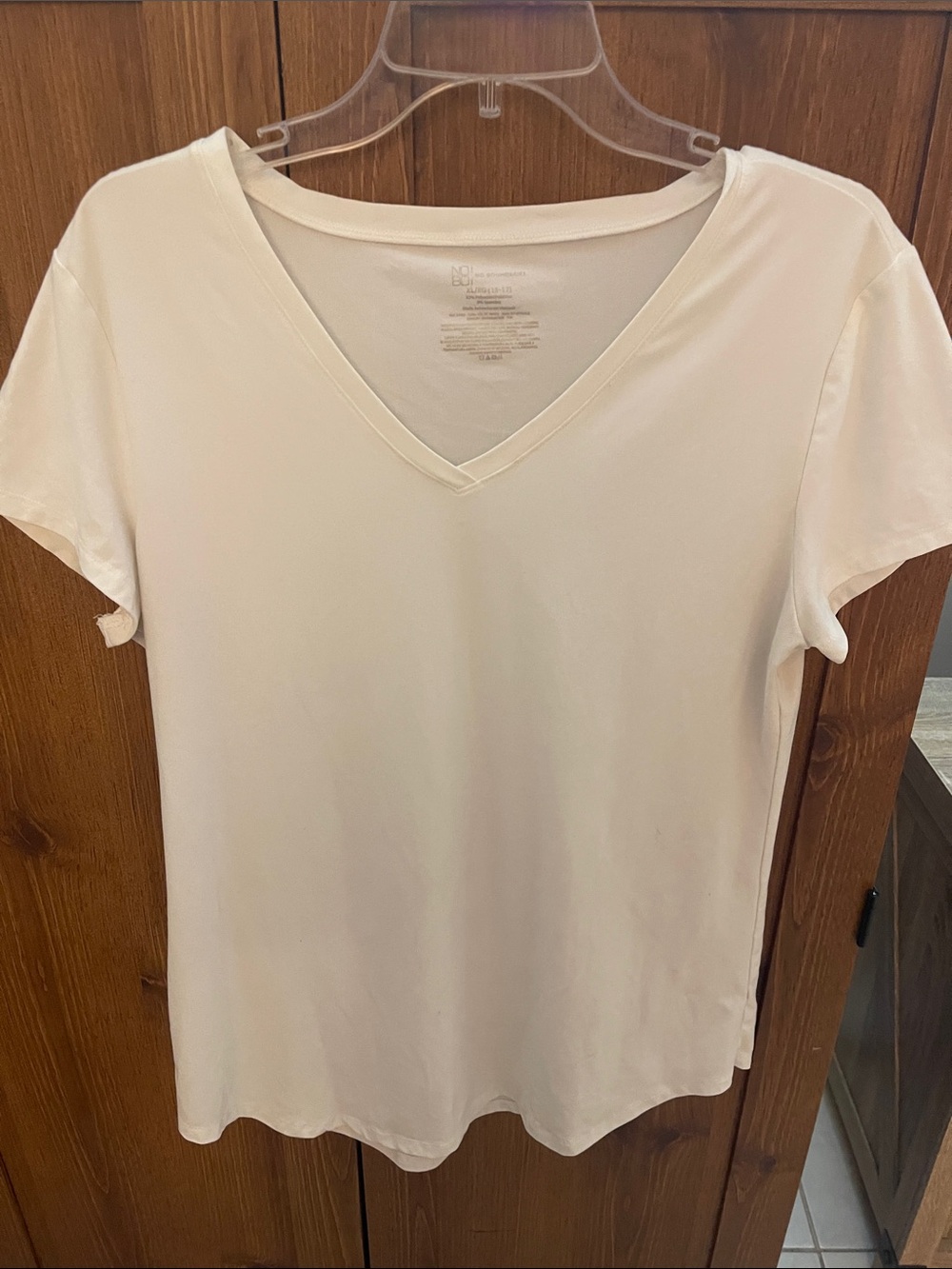 No Boundaries White V-Neck Short Sleeve Tee